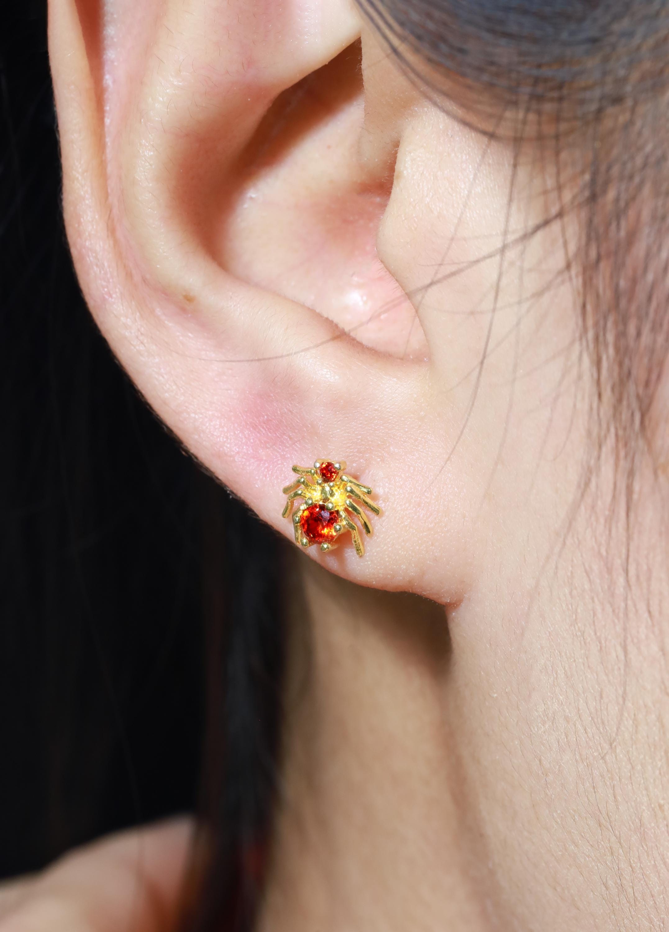 Ruby Spider Stud Earrings, Gothic Halloween Spider Stud Earrings, Realistic Insect Earrings, Gift for Animal Lover, Halloween Earrings